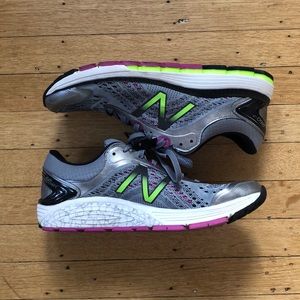 New Balance 1260v7 running sneakers. Size 9 WIDE